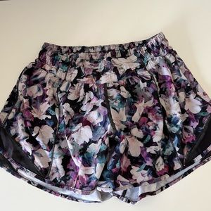 Lululemon Hotty-Hot 4” shorts- tall Size 4.